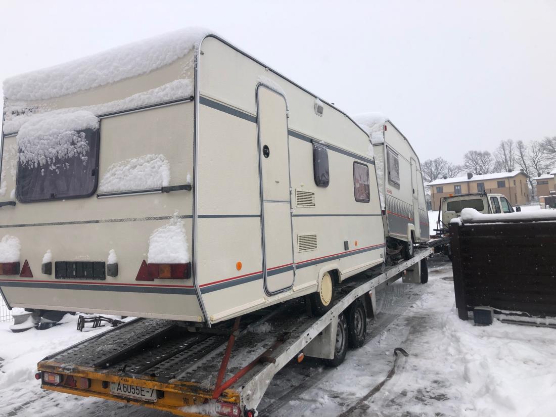 Смотрите, какая акция: доставка авто, мототехники, коновозок, прицепов-дач  в Беларусь из Литвы на лафете со скидкой до 21% от Slivki.by.